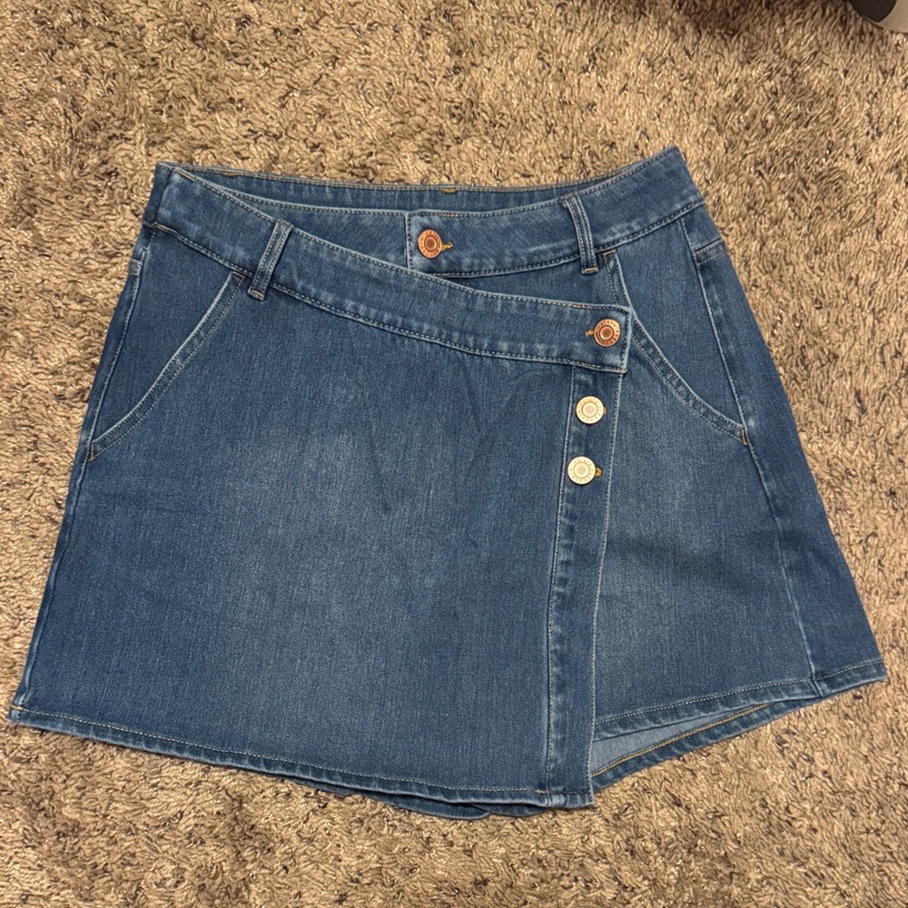 HALARA Light Blue Denim Skort with Contrast Stitching